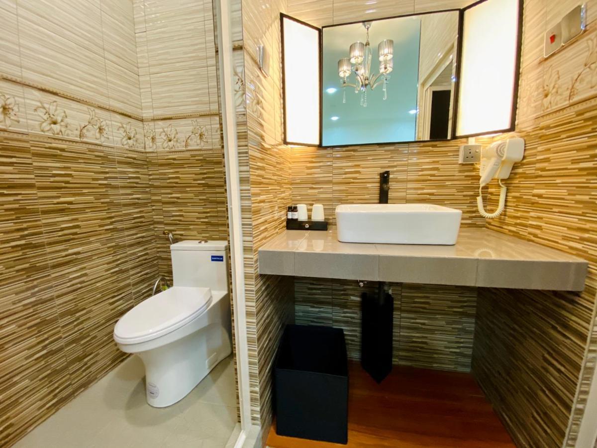 J Boutique Hotel 新张优惠 Muar Ngoại thất bức ảnh